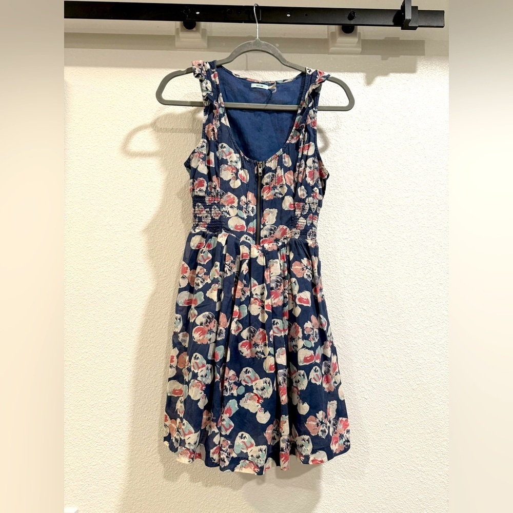 Kimchi Blue dress, small. Blue floral , cute zip front cinched waist, & lined​